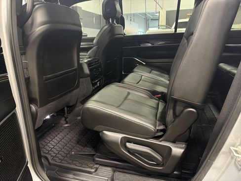 Used 2024 Jeep Wagoneer 4WD w/ Premium Group I image 19