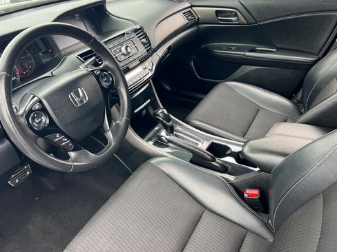 Used 2017 Honda Accord Sport image 9