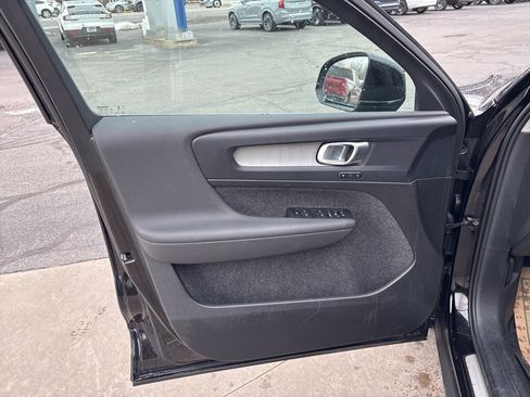 Certified 2025 Volvo XC40 B5 Core image 15