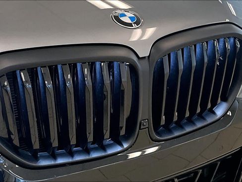Used 2025 BMW X5 xDrive40i w/ M Sport Package AWD/4WD image 29