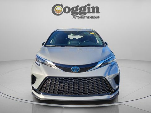 Certified 2024 Toyota Sienna XSE w/ XSE Premium Package image 11