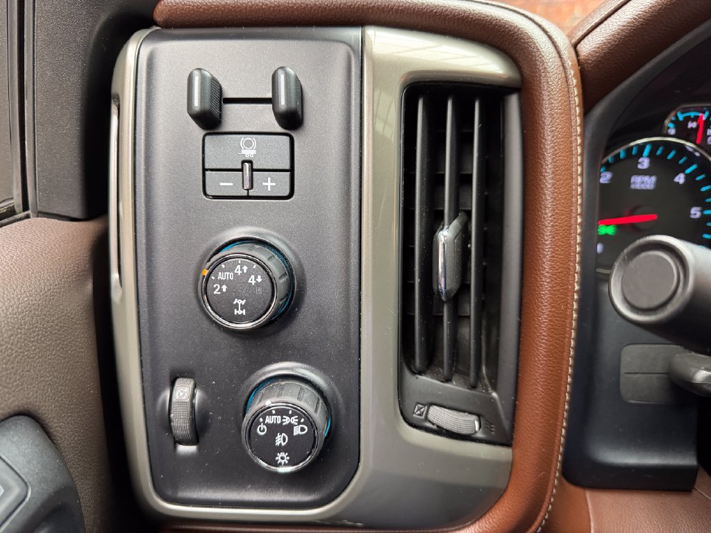 Used 2015 Chevrolet Silverado 1500 High Country w/ High Country Premium Package AWD/4WD image 22