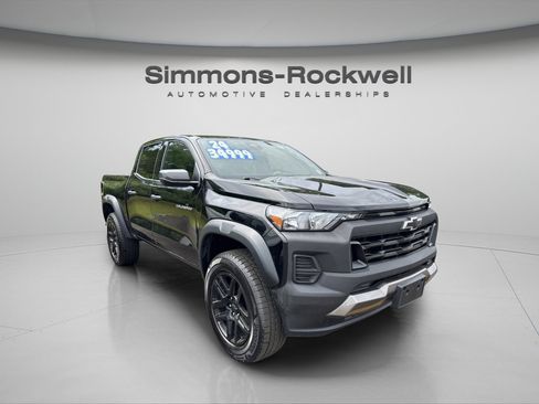 Used 2024 Chevrolet Colorado Trail Boss w/ Advanced Trailering Package AWD/4WD image 6