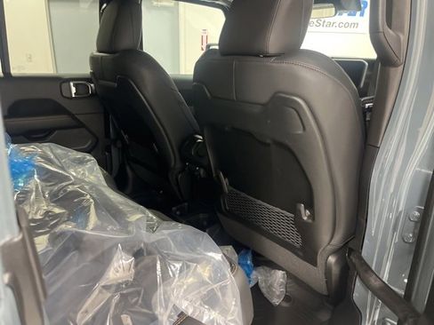 New 2025 Jeep Gladiator Sport image 22