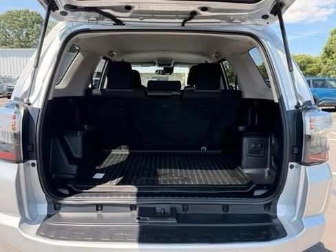 Used 2020 Toyota 4Runner SR5 AWD/4WD image 22