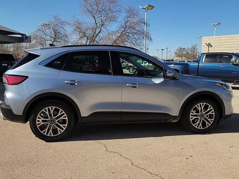 Used 2022 Ford Escape SEL w/ Technology Package image 2