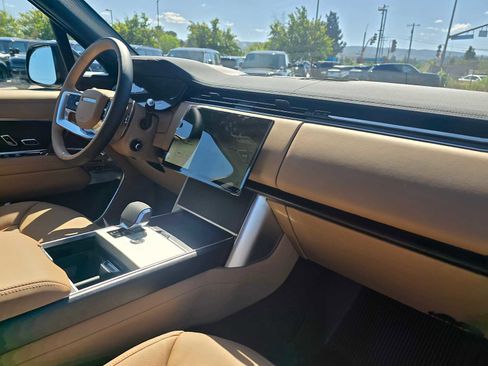 New 2026 Land Rover Range Rover Long Wheelbase SE AWD/4WD image 12
