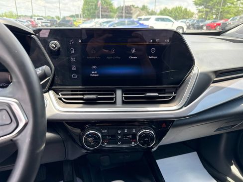 Used 2025 Chevrolet Trax ACTIV w/ Sunroof Package FWD image 5