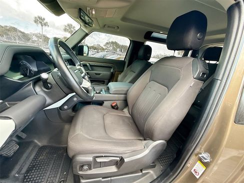 Used 2022 Land Rover Defender 90 image 23