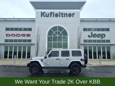 Used 2024 Jeep Wrangler Unlimited Sahara w/ Technology Group AWD/4WD image 1