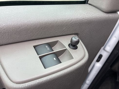 Used 2025 Chevrolet Express 3500 LT w/ LT Preferred Equipment Group image 6