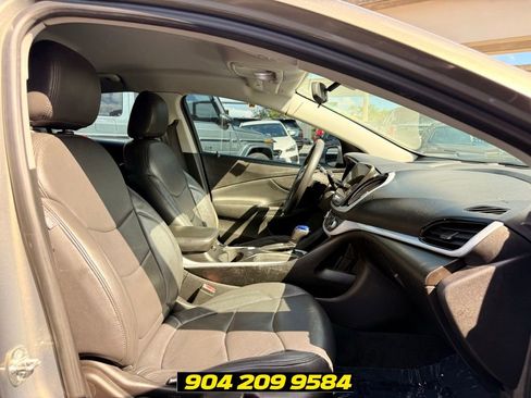 Used 2017 Chevrolet Volt LT FWD image 31