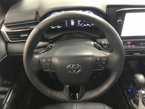 Used 2025 Toyota Camry XSE FWD image 6