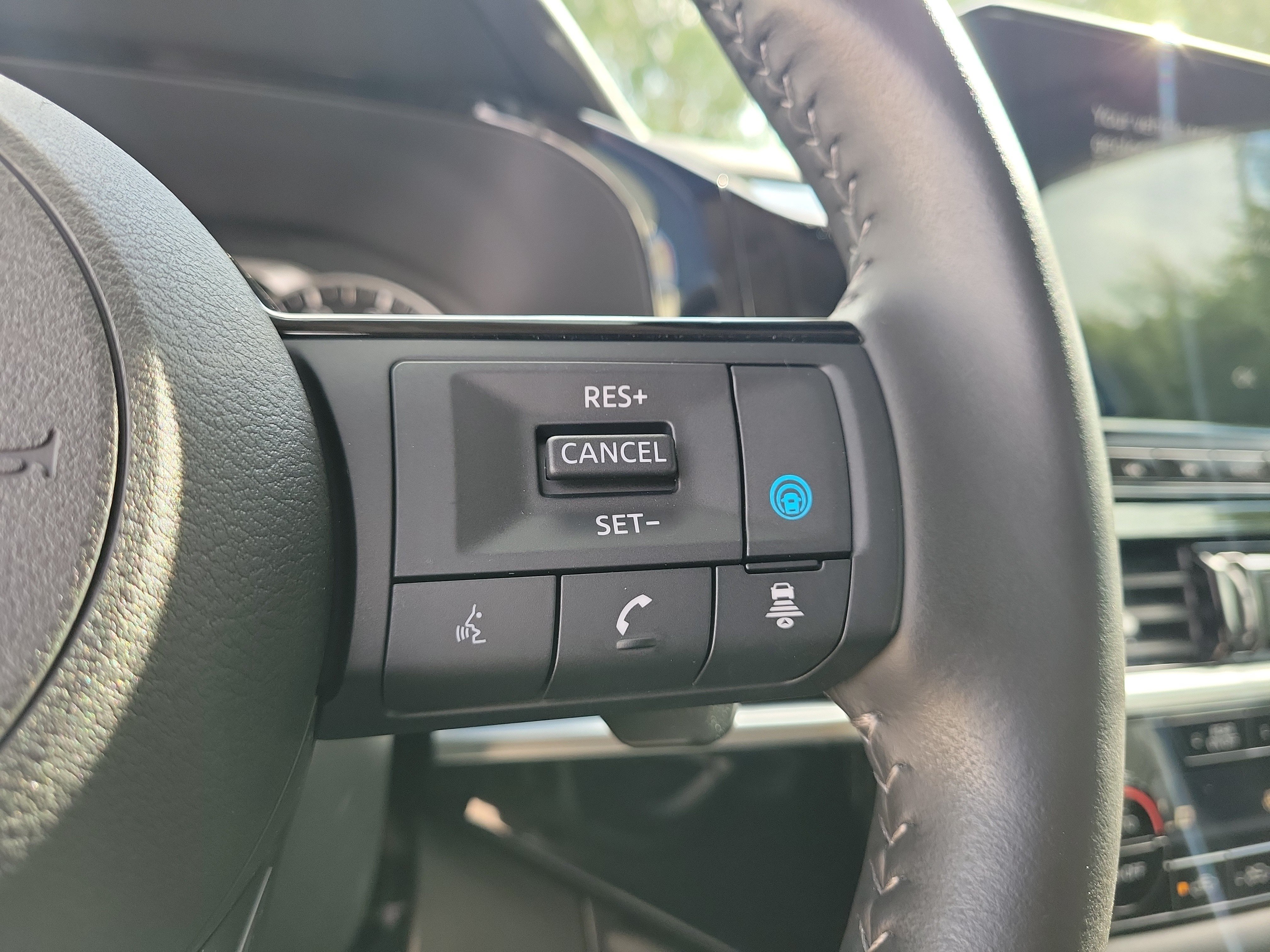 Certified 2025 Nissan Pathfinder SL FWD image 24