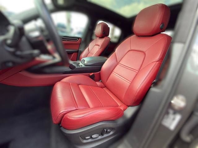 Used 2023 Porsche Cayenne GTS AWD/4WD image 11