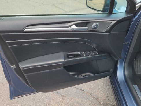 Used 2018 Ford Fusion Titanium image 22