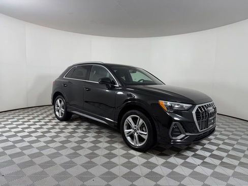 Used 2022 Audi Q3 2.0T Premium w/ Convenience Package AWD/4WD image 1