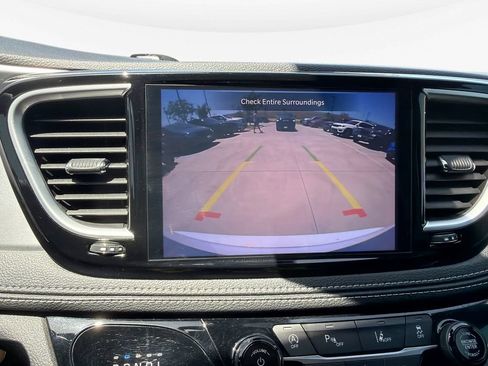 Used 2025 Chrysler Pacifica Limited FWD image 25