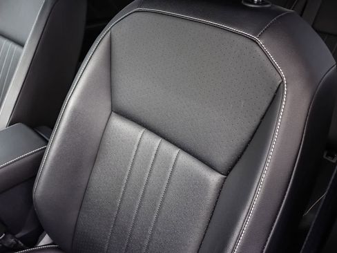 Used 2022 Volkswagen Tiguan SE image 26