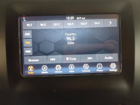 Used 2021 Jeep Cherokee Latitude Plus FWD image 25