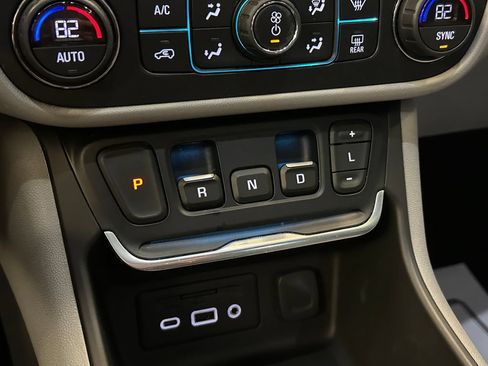 Used 2021 GMC Terrain SLT w/ Infotainment Package II AWD/4WD image 16