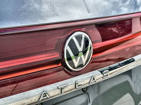 Used 2024 Volkswagen Atlas SE image 16