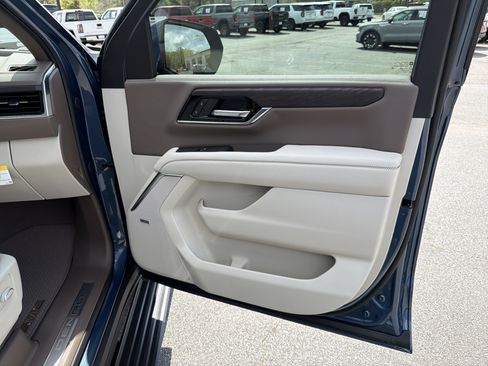 New 2026 GMC Yukon XL Denali w/ Sun & Power Step Package image 18