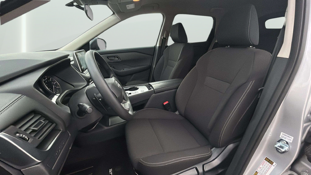 Used 2025 Nissan Rogue S FWD image 11