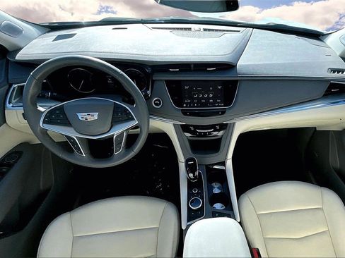 Certified 2022 Cadillac XT5 Premium Luxury image 7