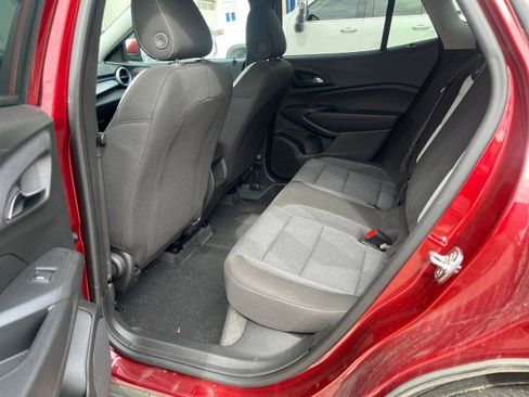 Used 2024 Chevrolet Trax LS w/ LS Convenience Package image 7