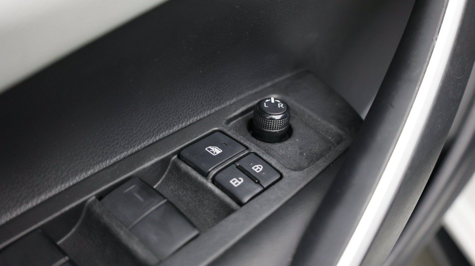 Used 2024 Toyota Corolla SE FWD image 11