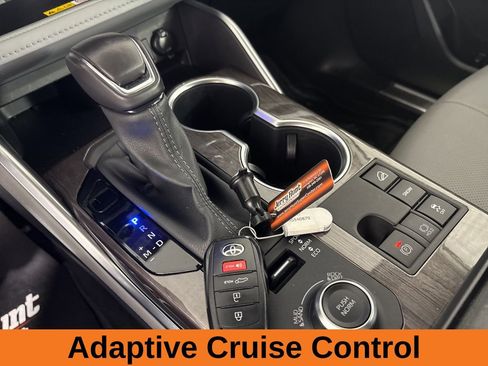 Used 2024 Toyota Highlander Platinum image 17