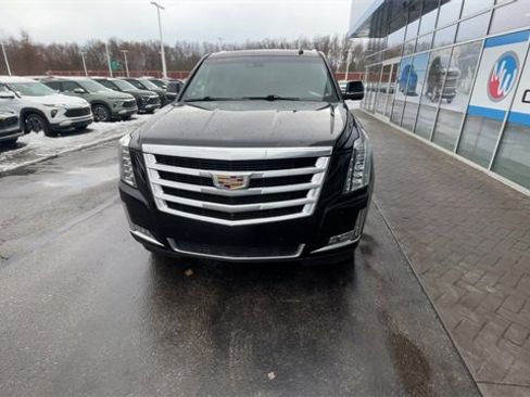 Used 2016 Cadillac Escalade Premium image 3