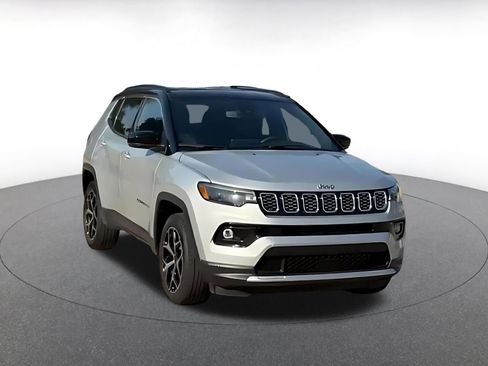Used 2025 Jeep Compass Limited AWD/4WD image 3