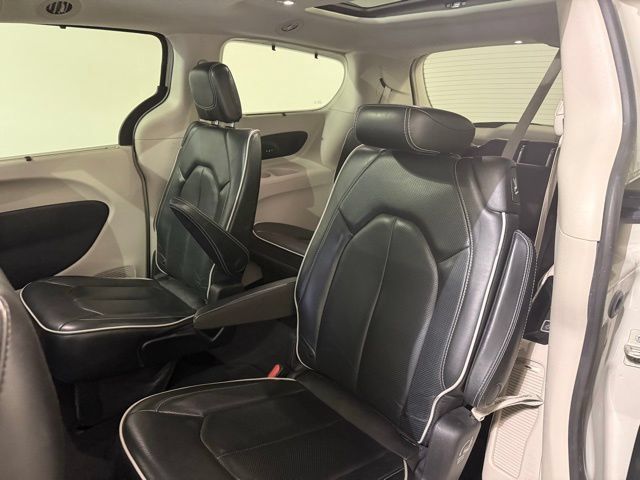 Used 2021 Chrysler Pacifica Limited AWD/4WD image 16