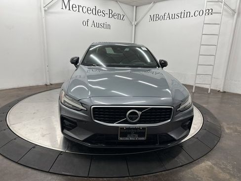 Used 2019 Volvo S60 T6 R-Design image 2