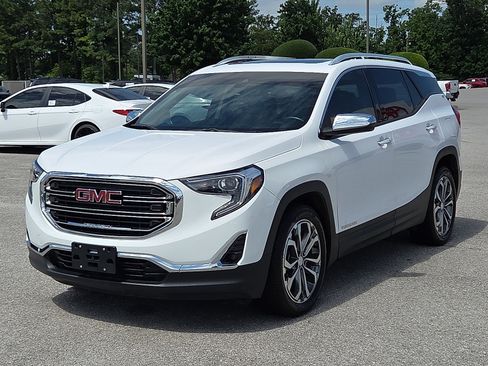 Used 2020 GMC Terrain SLT w/ Preferred Package FWD image 2