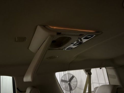 Used 2018 GMC Yukon XL Denali image 17