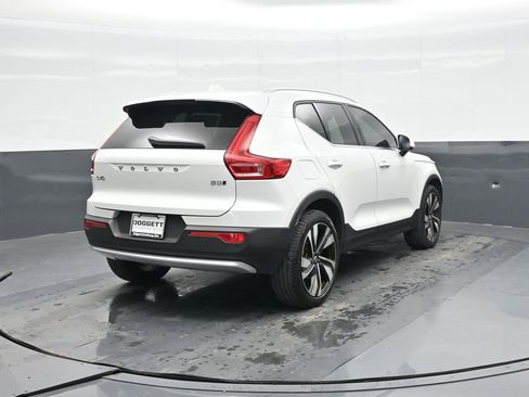 Used 2023 Volvo XC40 B5 Plus w/ Protection Package Premier image 4