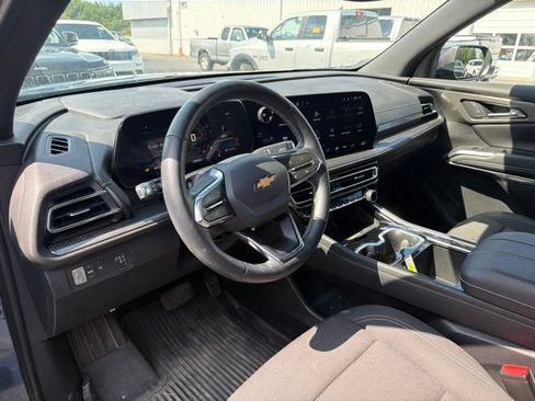 Used 2025 Chevrolet Traverse LT w/ Driver Confidence Package FWD image 21