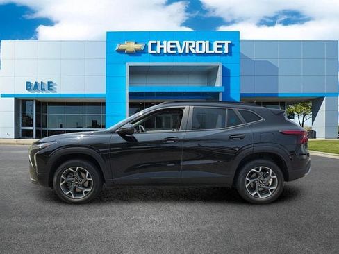 Used 2024 Chevrolet Trax LT FWD image 6