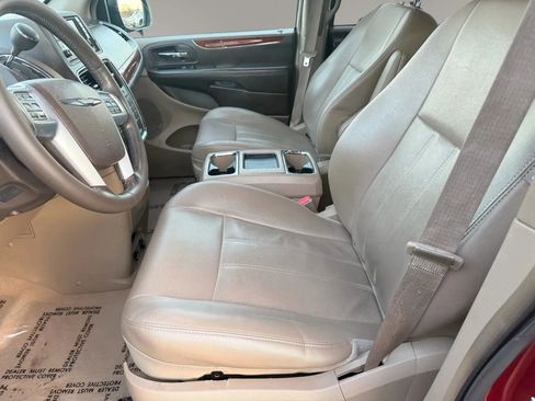 Used 2013 Chrysler Town & Country Touring w/ Trailer Tow Group image 6