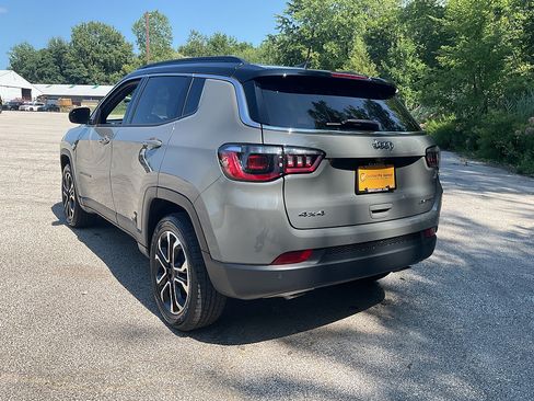 Used 2023 Jeep Compass Limited AWD/4WD image 7