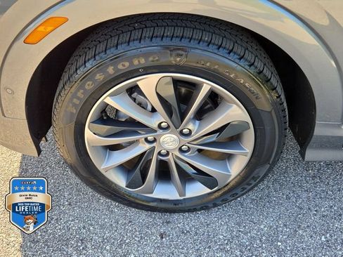 Certified 2022 Buick Encore GX Essence w/ Advanced Technology Package FWD image 7