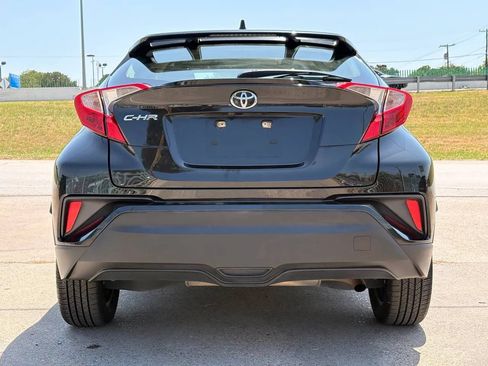 Used 2020 Toyota C-HR LE FWD image 4