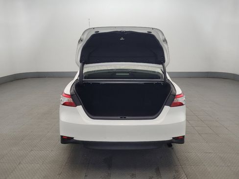 Used 2018 Toyota Camry LE image 29