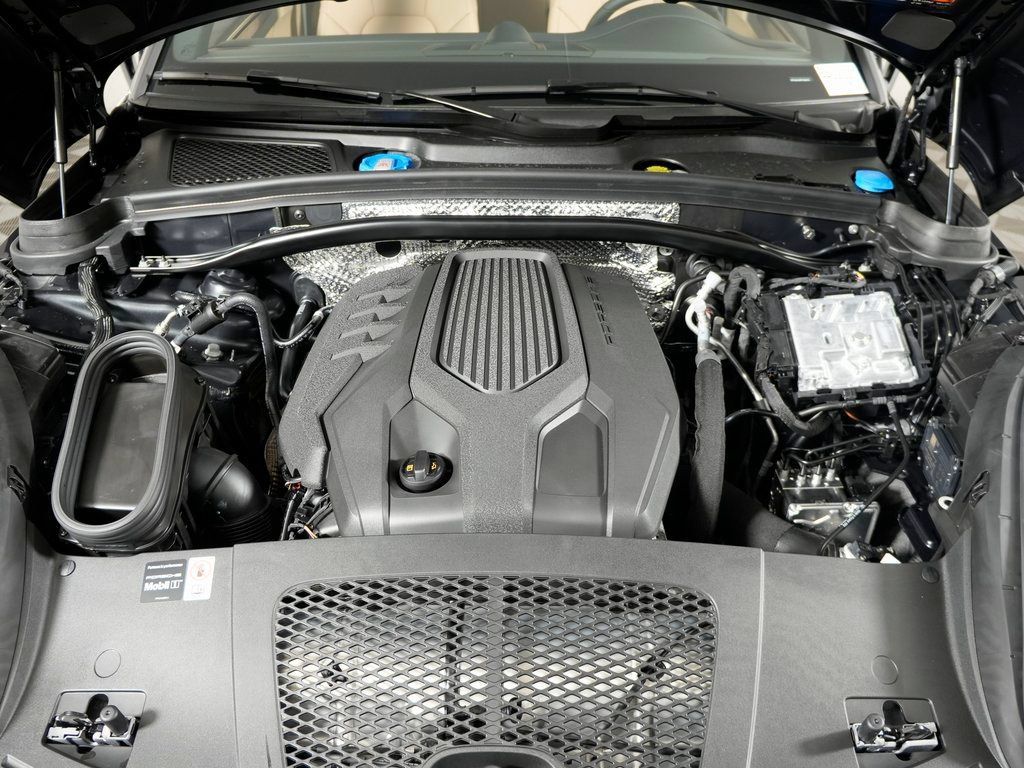 Certified 2026 Porsche Macan AWD/4WD image 38