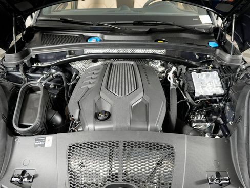 Certified 2026 Porsche Macan AWD/4WD image 38