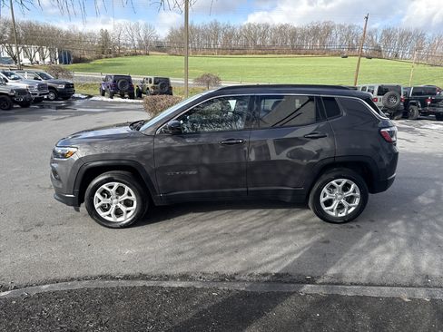 Used 2024 Jeep Compass Latitude w/ Convenience Group image 7