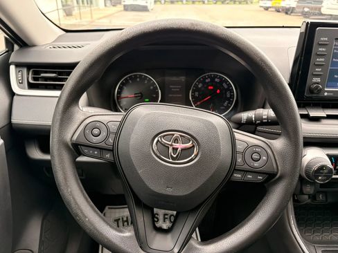 Used 2022 Toyota RAV4 XLE AWD/4WD image 18